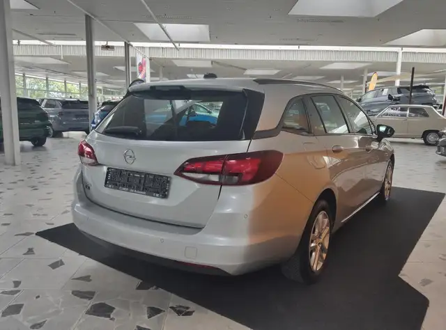 Opel Astra view 7