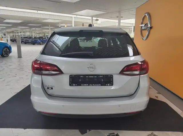Opel Astra view 6