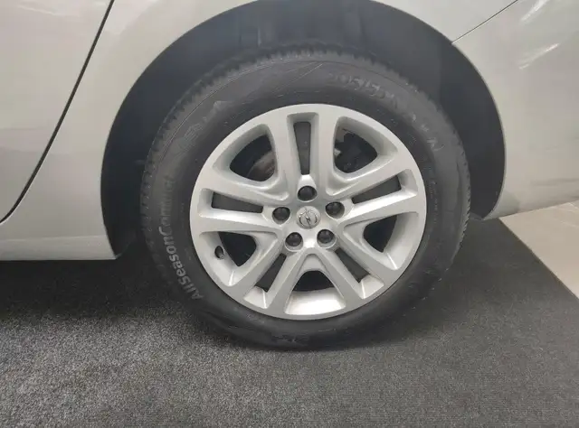 Opel Astra view 9