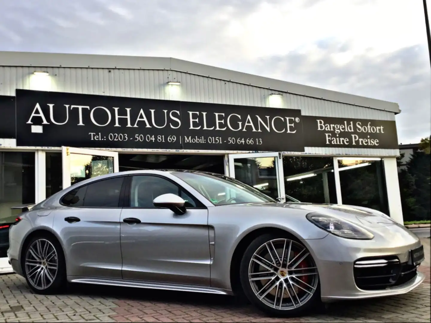 Porsche Panamera Turbo V8~Sport Chrone~App~Kamera~Matrix Gris - 1
