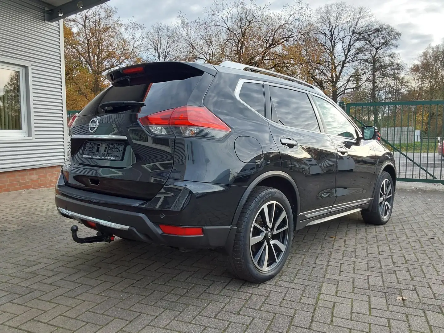 Nissan X-Trail 1.7 dCi X-Tronic-CVT Tekna 4x4 AHK/SHZ/PDC/KAM/... Zwart - 2