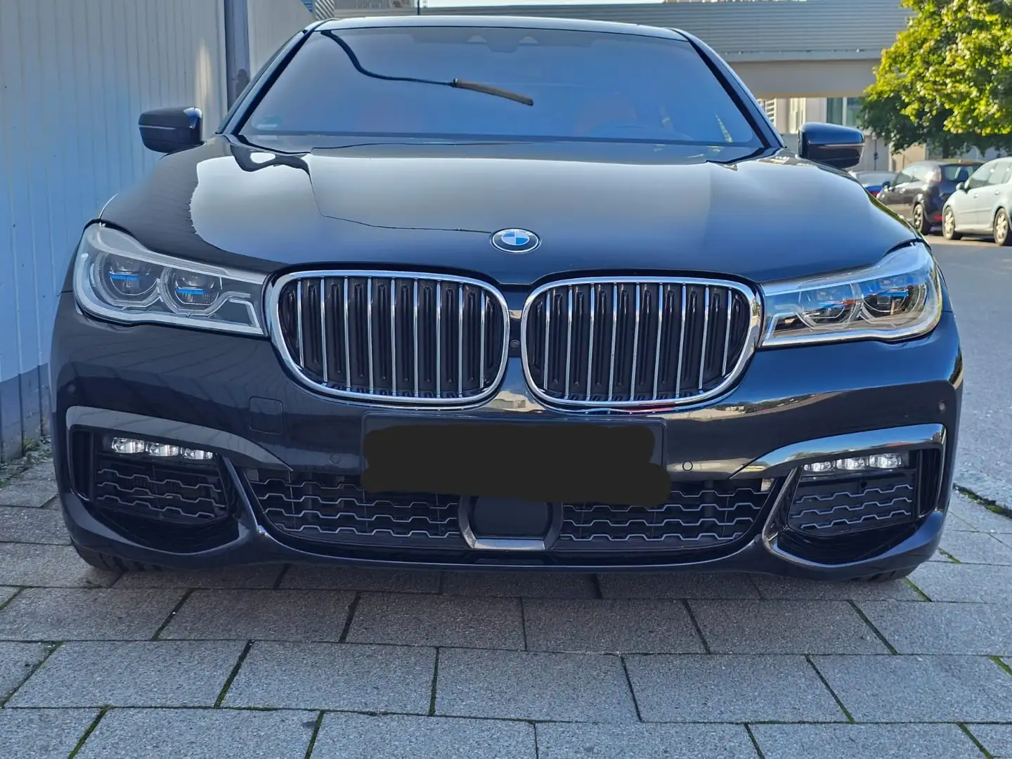 BMW 750 750 i xDrive M-Sportpaket Чёрный - 1