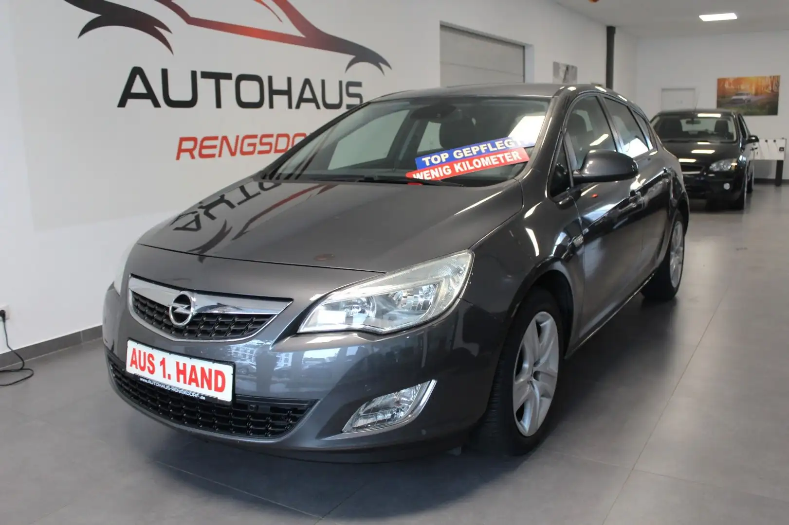 Opel Astra J Lim. 5-trg. Edition 140PS Grijs - 1