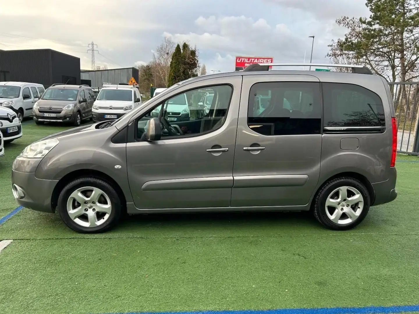 Peugeot Partner Tepee OUTDOOR 1.6 HDI 110ch Gris - 2
