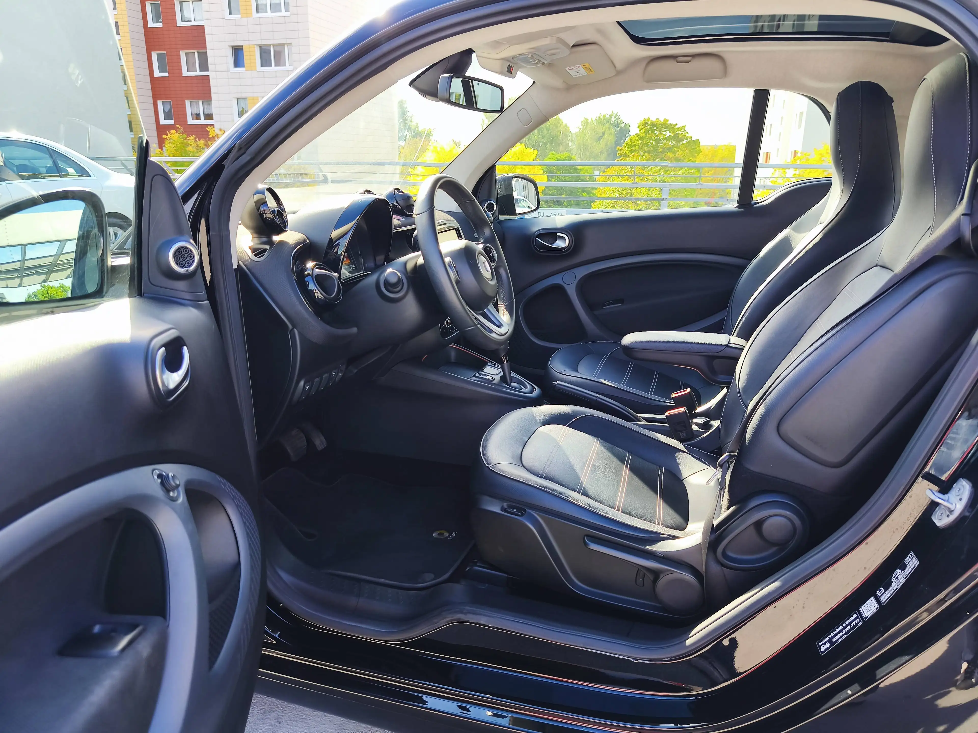 smart forTwo EQ PRIME EXCLUSIVE LED/LEDER/NAVI+DAB+RÜCKFAHRKAMERA/JBL/PANORAMA/AMBIENTE/SITZHEIZUNG — photo 5