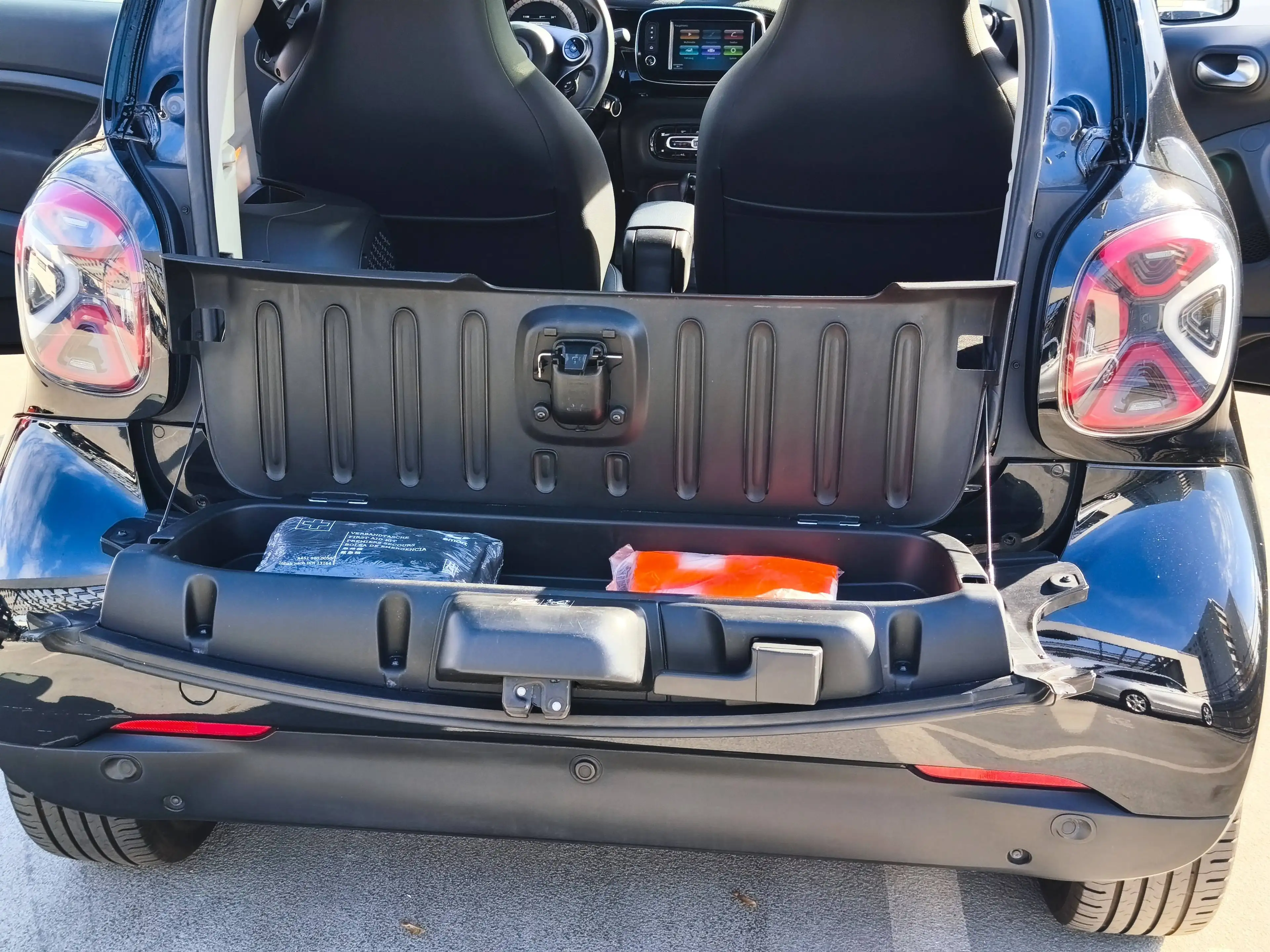 smart forTwo EQ PRIME EXCLUSIVE LED/LEDER/NAVI+DAB+RÜCKFAHRKAMERA/JBL/PANORAMA/AMBIENTE/SITZHEIZUNG — photo 14