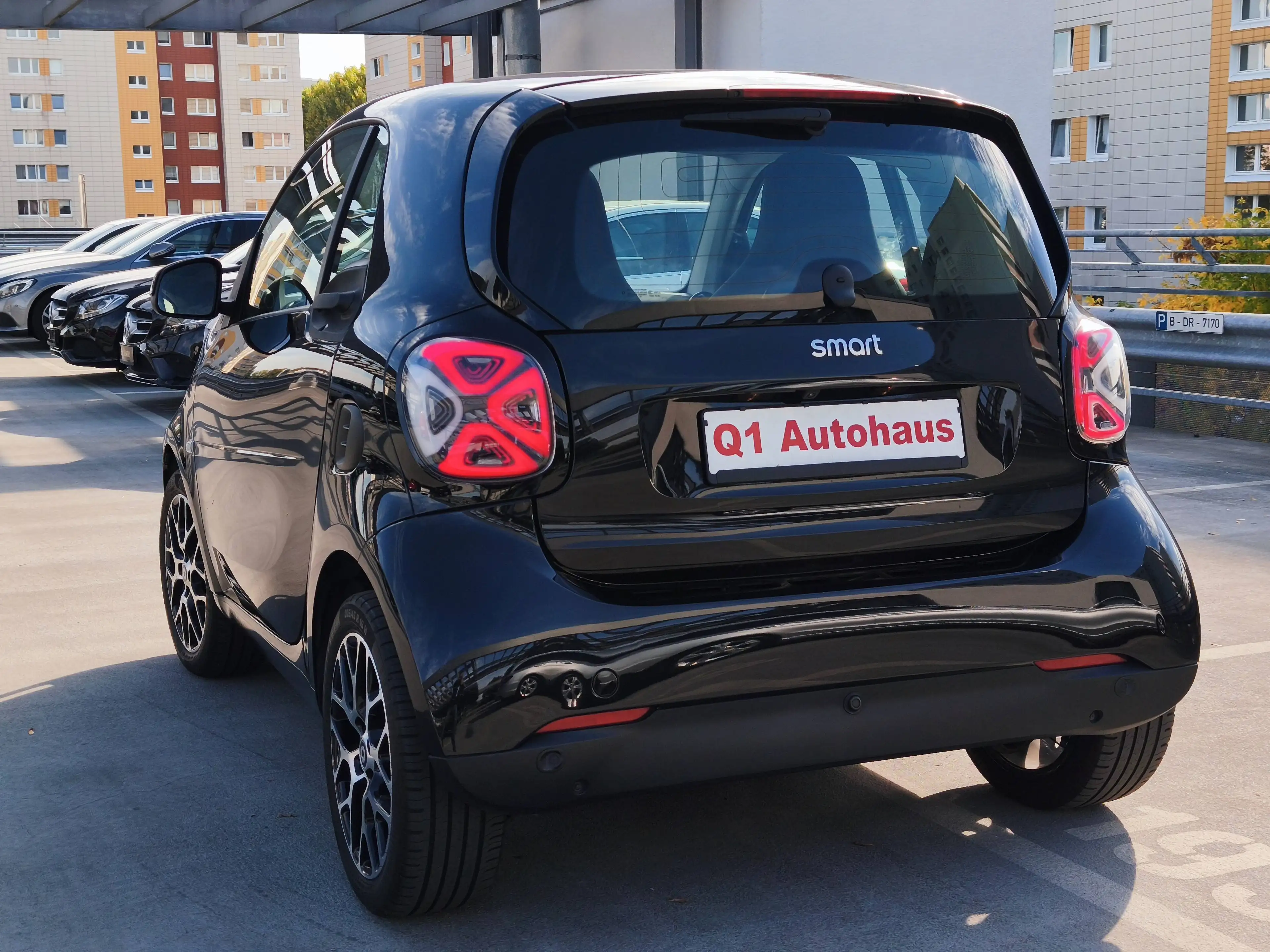 smart forTwo EQ PRIME EXCLUSIVE LED/LEDER/NAVI+DAB+RÜCKFAHRKAMERA/JBL/PANORAMA/AMBIENTE/SITZHEIZUNG — photo 4