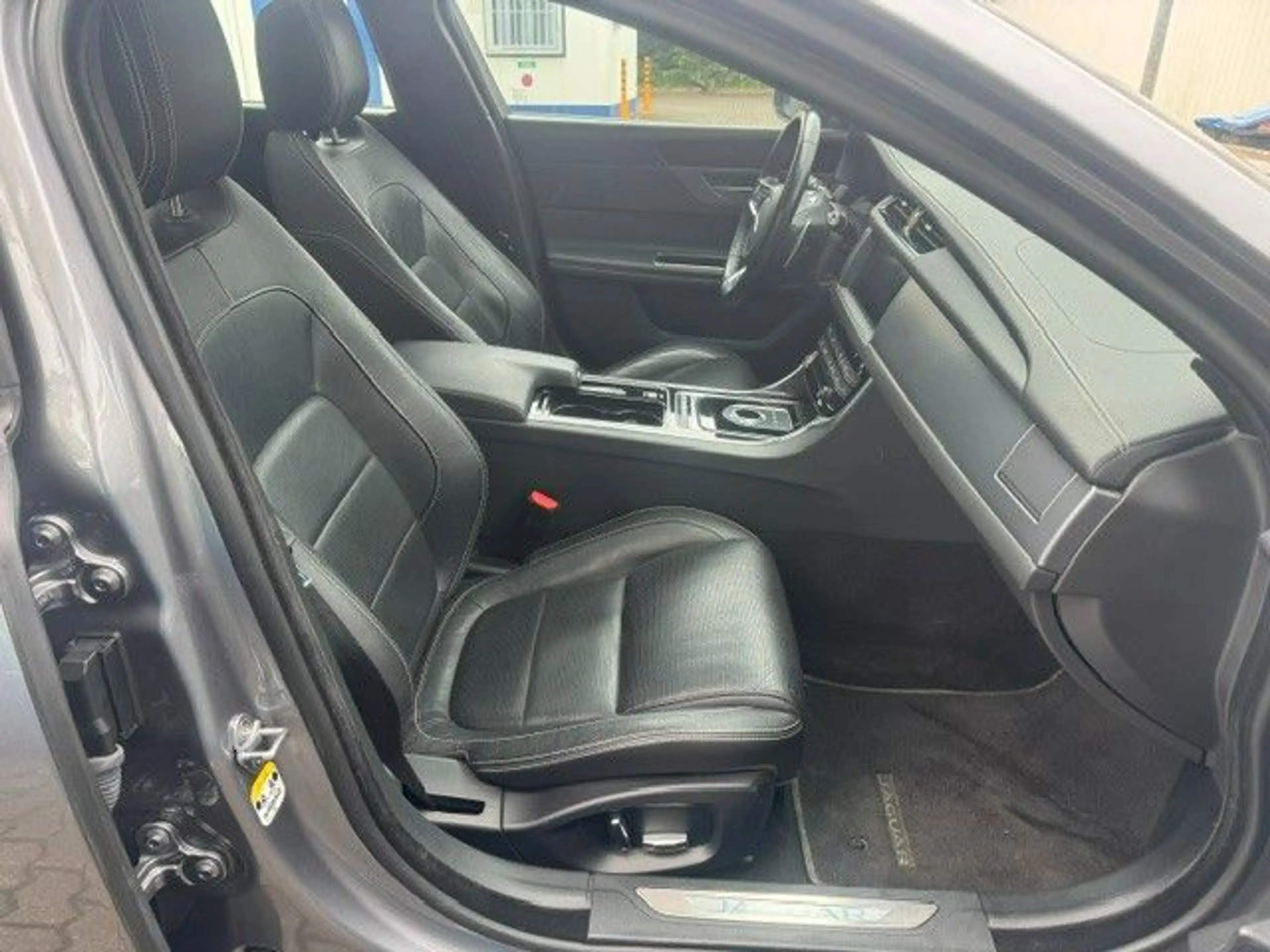 Jaguar XF 20d 180PS R-Sport Sportbrake LEDER KAMERA — photo 4