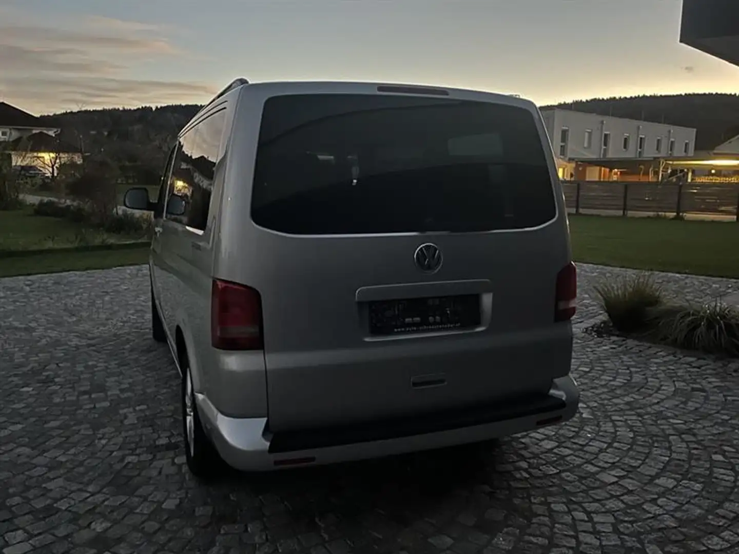 Volkswagen T5 Multivan Multivan Special 2,0 TDI D-PF Special Silber - 2