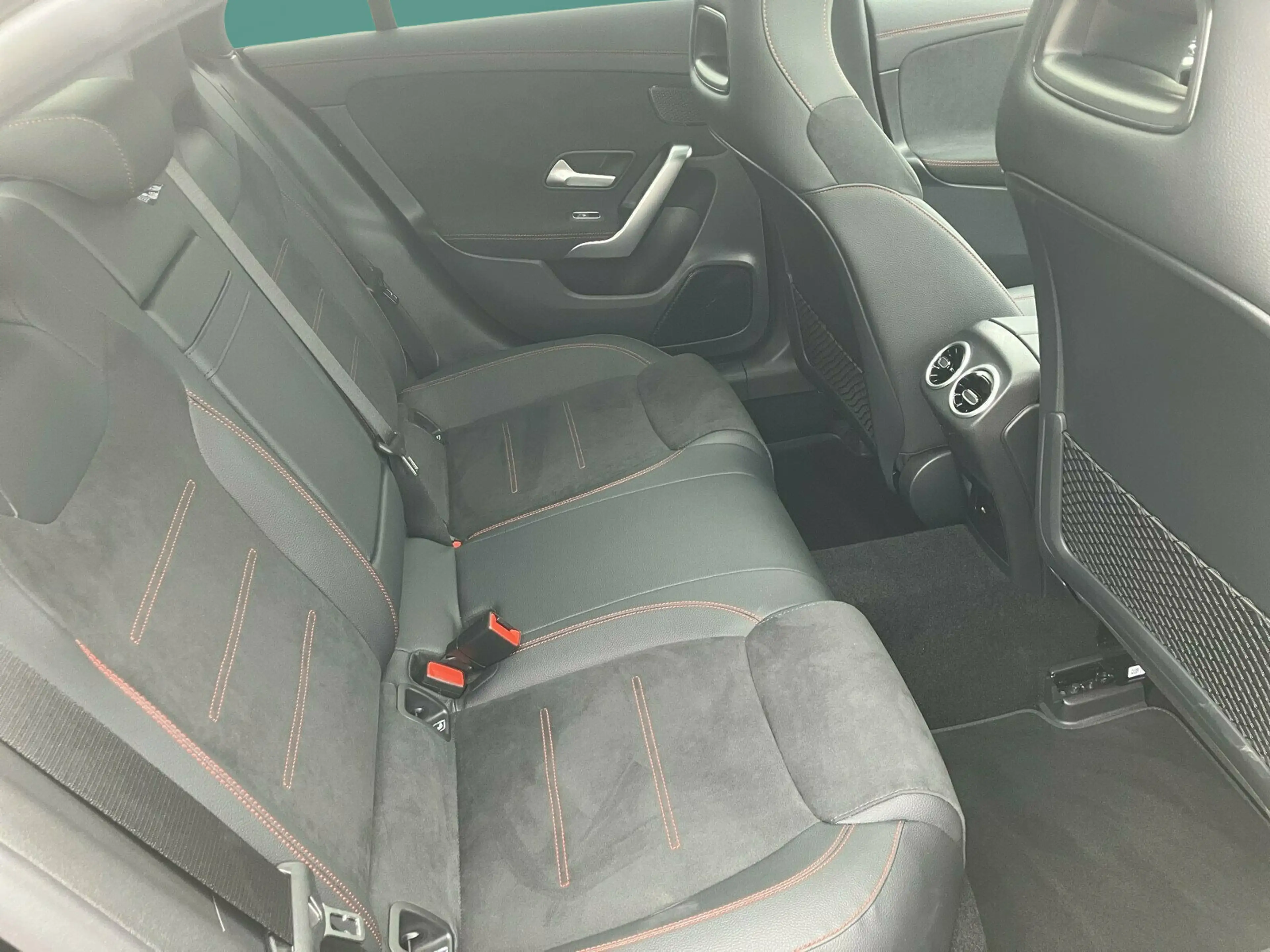 Mercedes-Benz CLA 200 CLA 200 AMG+NIGHT+PANO+KAMERA+SOUND+MEMO+KEYLESS — photo 12