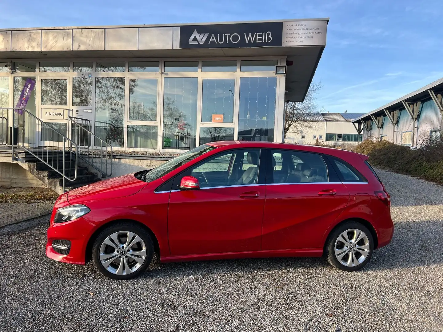 Mercedes-Benz B 220 -4Matic/VOLL-LED/LEDER/NOTBREM/AVANTGARDE Rot - 2