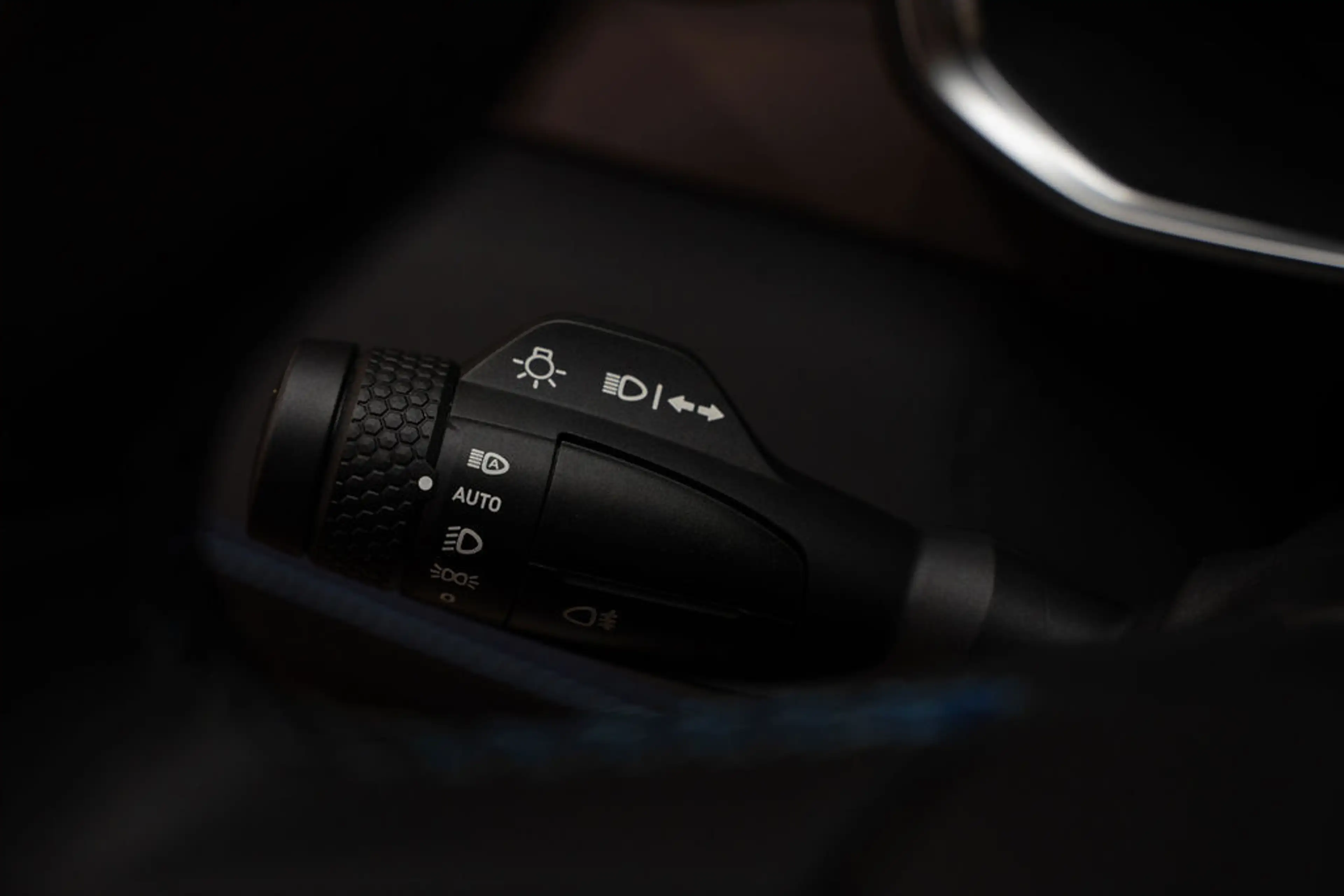 Lynk & Co 01 Co 1.5 Hybride | Zwarte hemel | Infinity Sound | P — photo 16