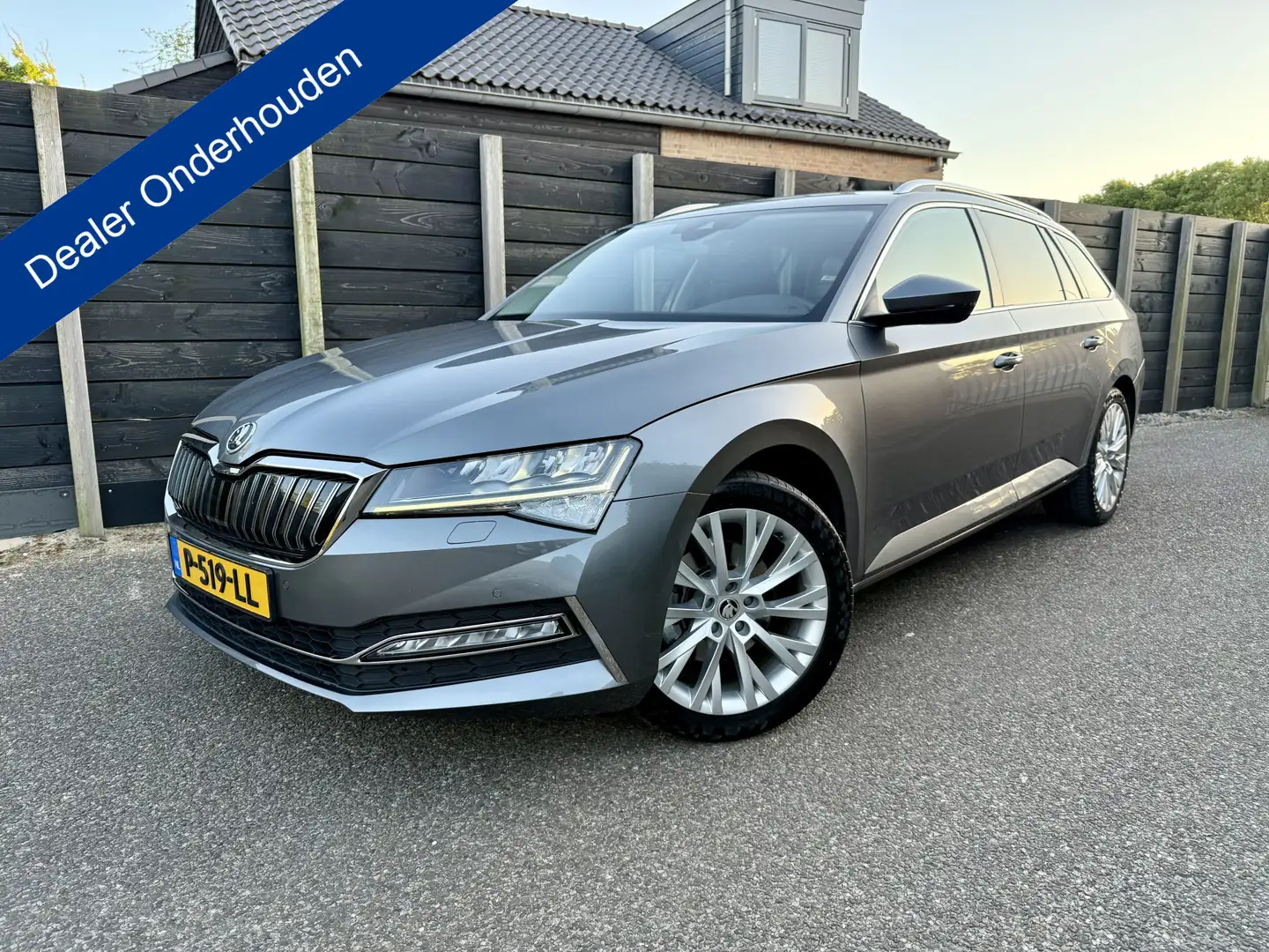Skoda Superb Combi 1.4 TSI iV Business Edition Plus NL-auto, de Gris - 1