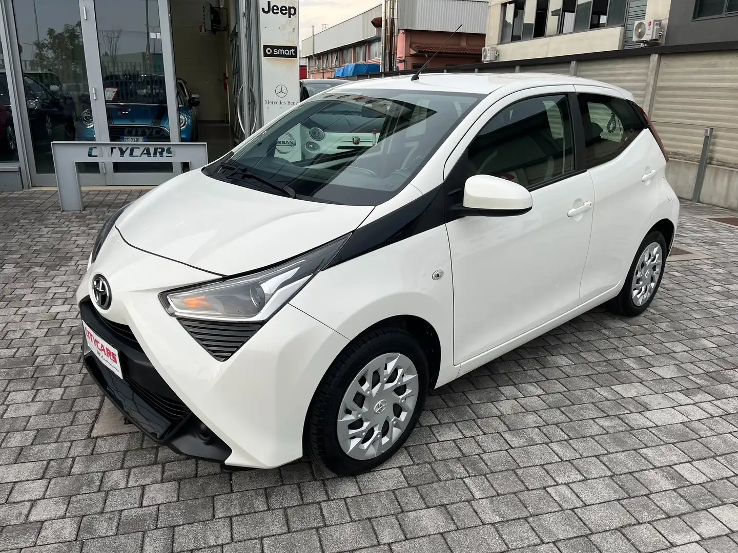 Toyota Aygo Aygo 5p 1.0 x-business m-mt 72cv Iva D. Ok Neop. Blanc - 1