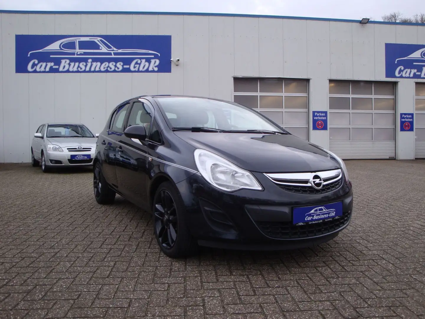Opel Corsa Black Edition - 1