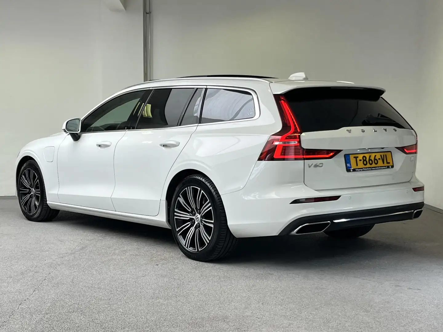Volvo V60 2.0 T6 Recharge AWD Inscription | 360 CAM | HEAD-U Weiß - 2