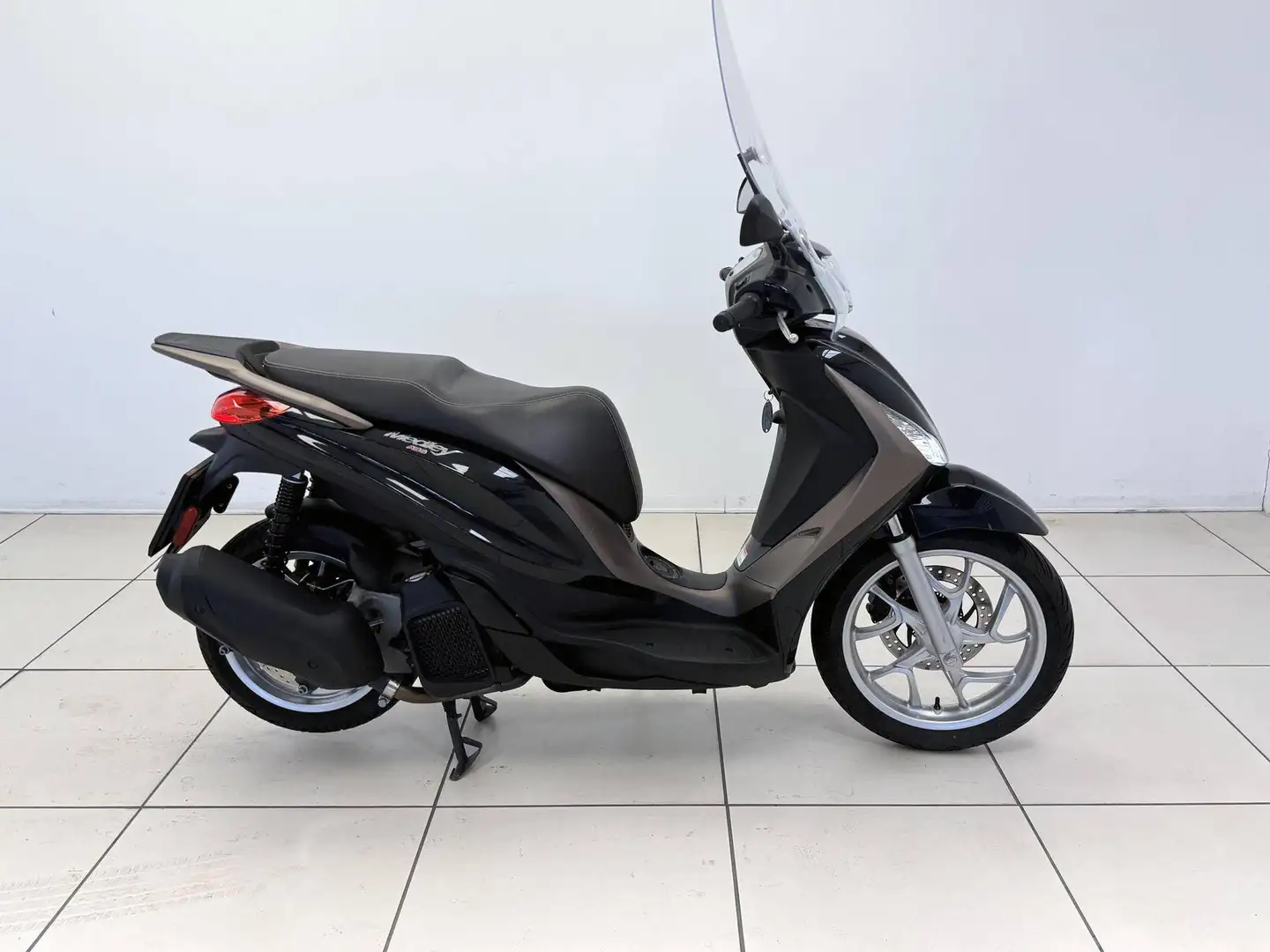 Piaggio Medley 125 Abs Fekete - 1
