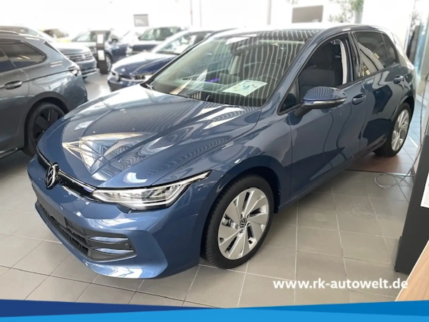 Volkswagen Golf VIII 1.5 TSI 85 kW Life AHK-el.El. Panodach digita Blauw - 1