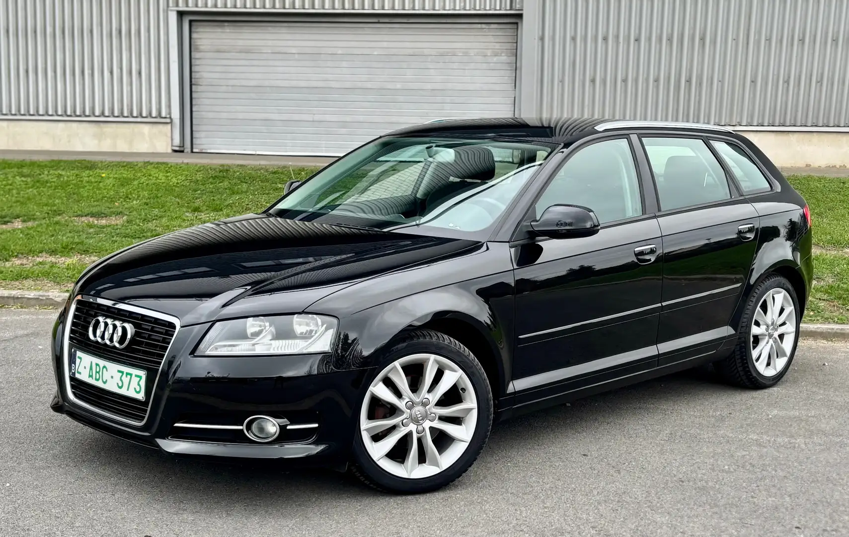 Audi A3 RÉSERVÉE Noir - 1