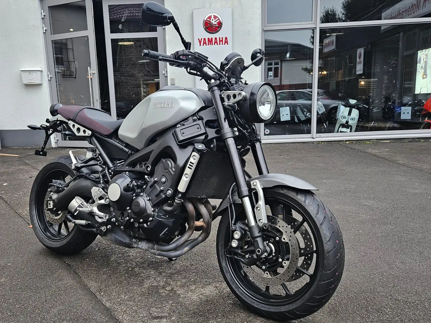 Yamaha XSR 900 RN43 Argintiu - 1