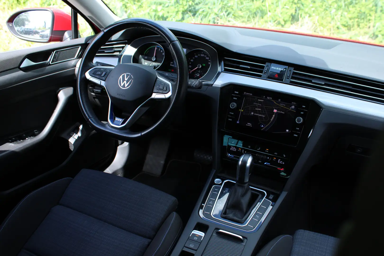 Volkswagen Passat Variant GTE 218PK DSG HYBRID GTE BUSINESS NAVI/CAMERA/CARP Rood - 2