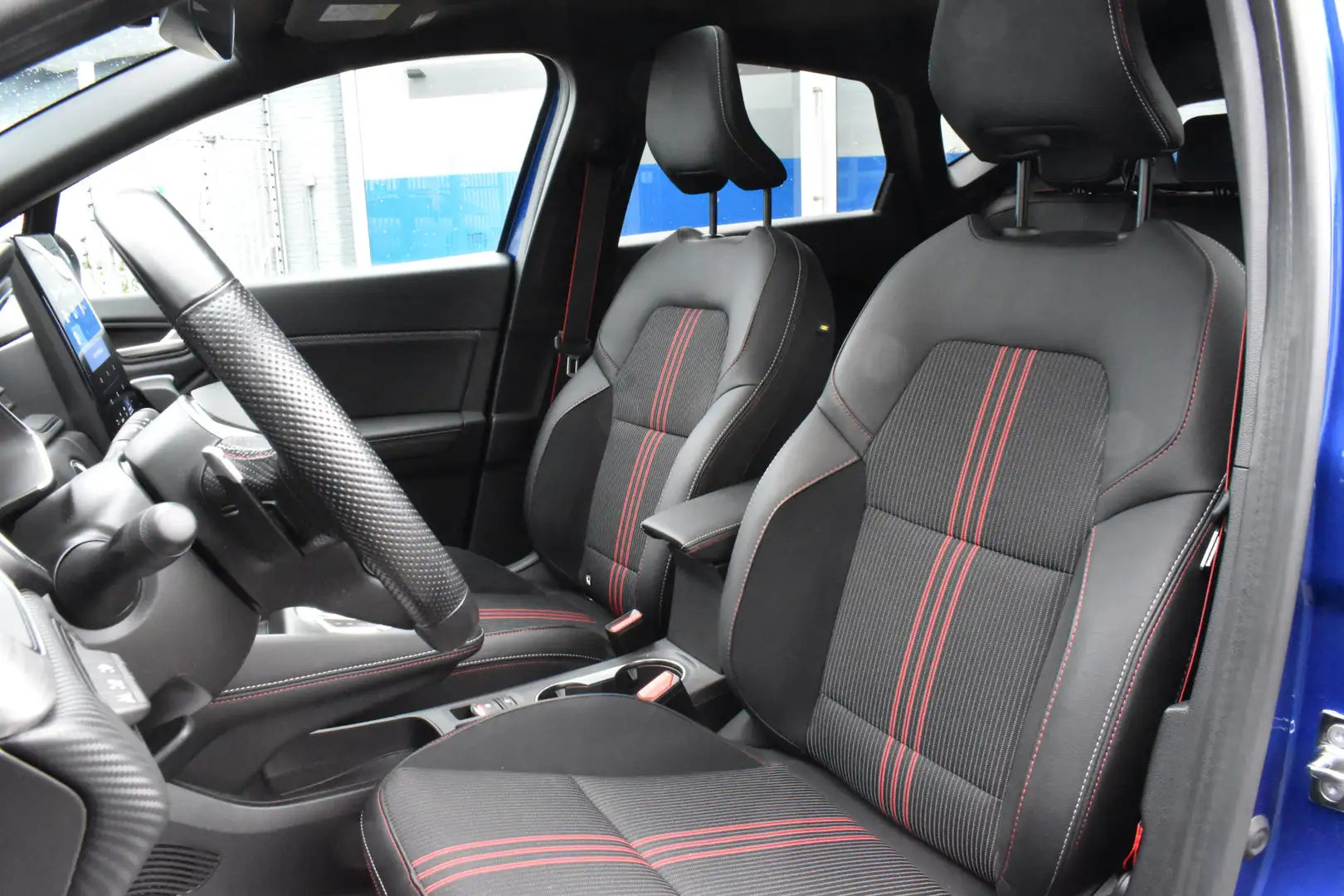 Renault Captur 1.3 TCe 140pk R.S. Line Automaat | Navigatie | Pan Albastru - 2