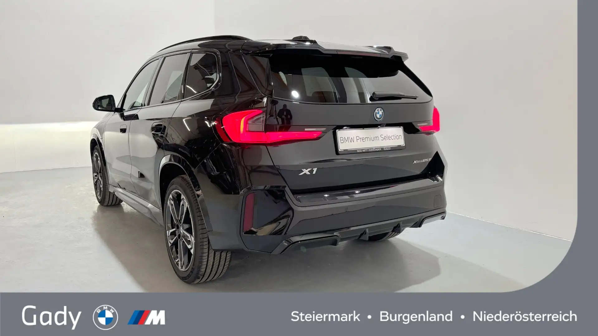BMW X1 xDrive25e Schwarz - 2