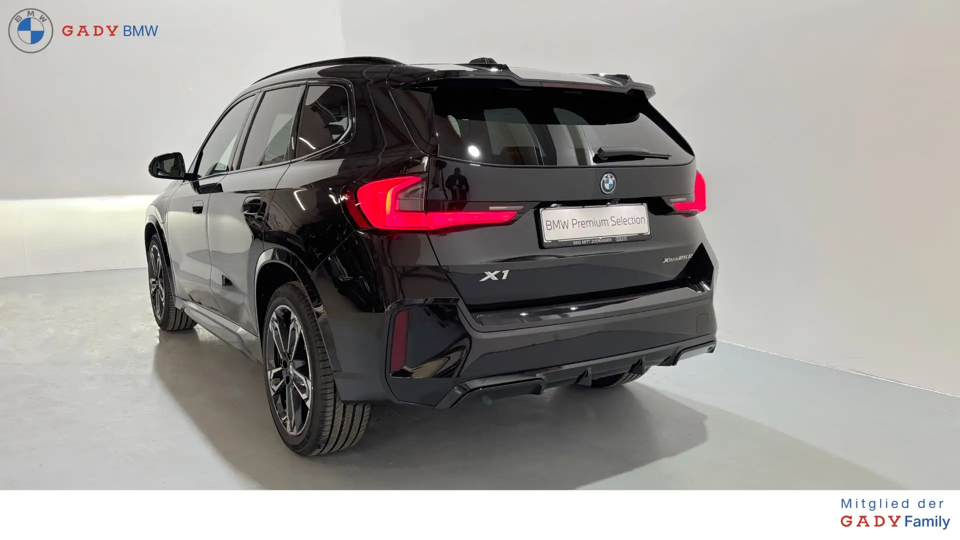 BMW X1 xDrive25e Schwarz - 2