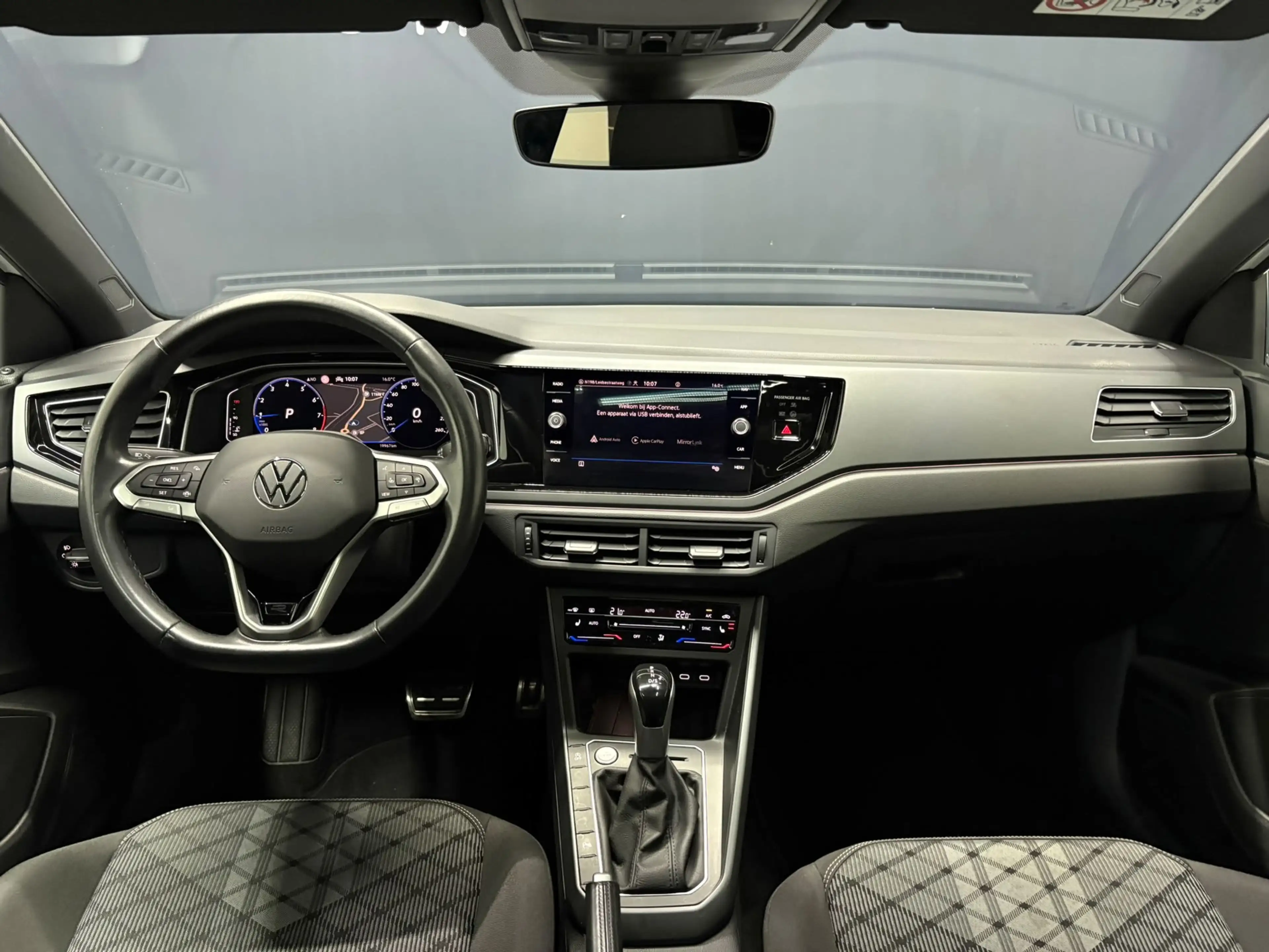 Volkswagen Taigo 1.0 TSI R-Line Pano Keyless Trekhaak Camera Full O — photo 10