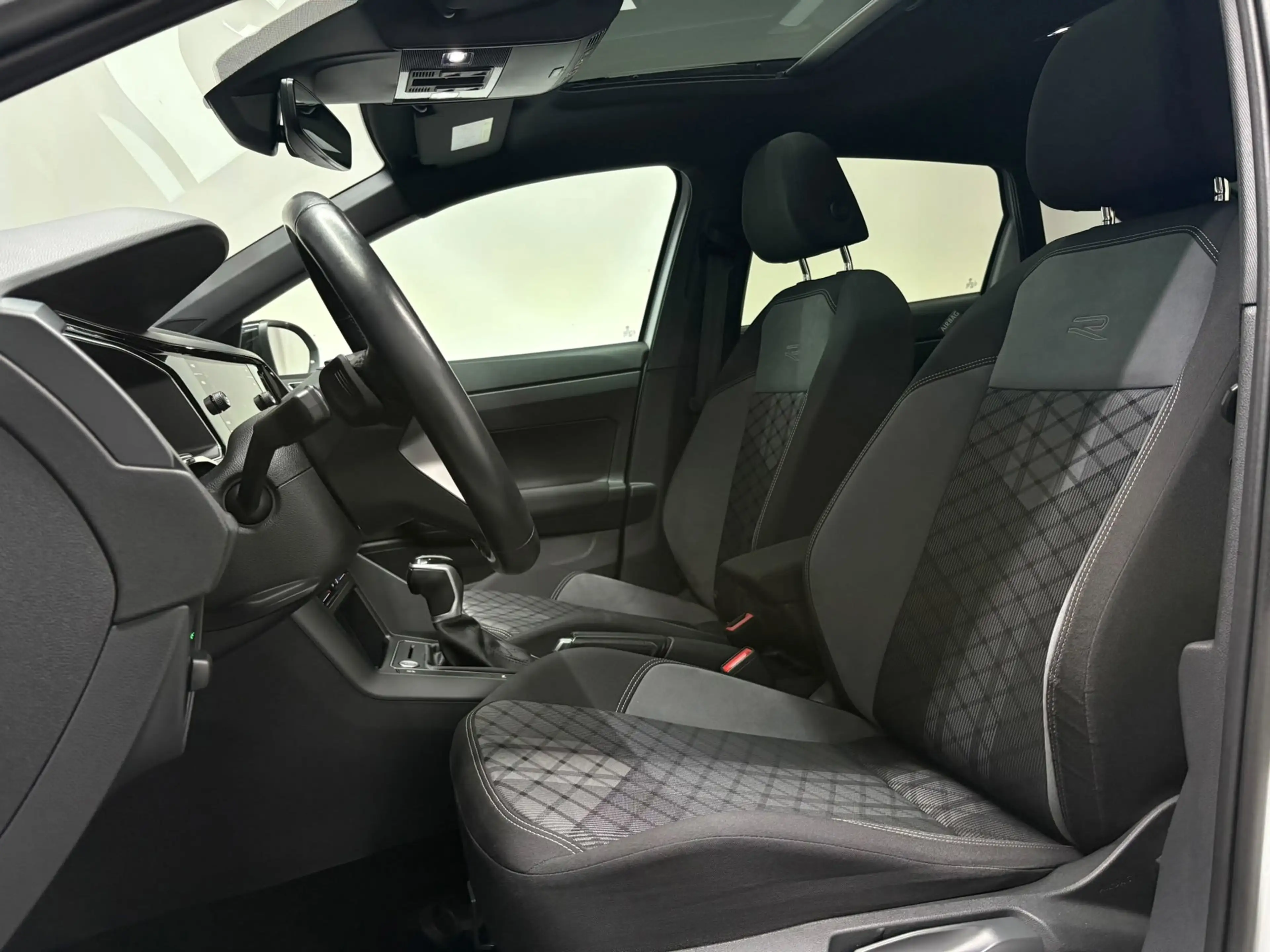 Volkswagen Taigo 1.0 TSI R-Line Pano Keyless Trekhaak Camera Full O — photo 12