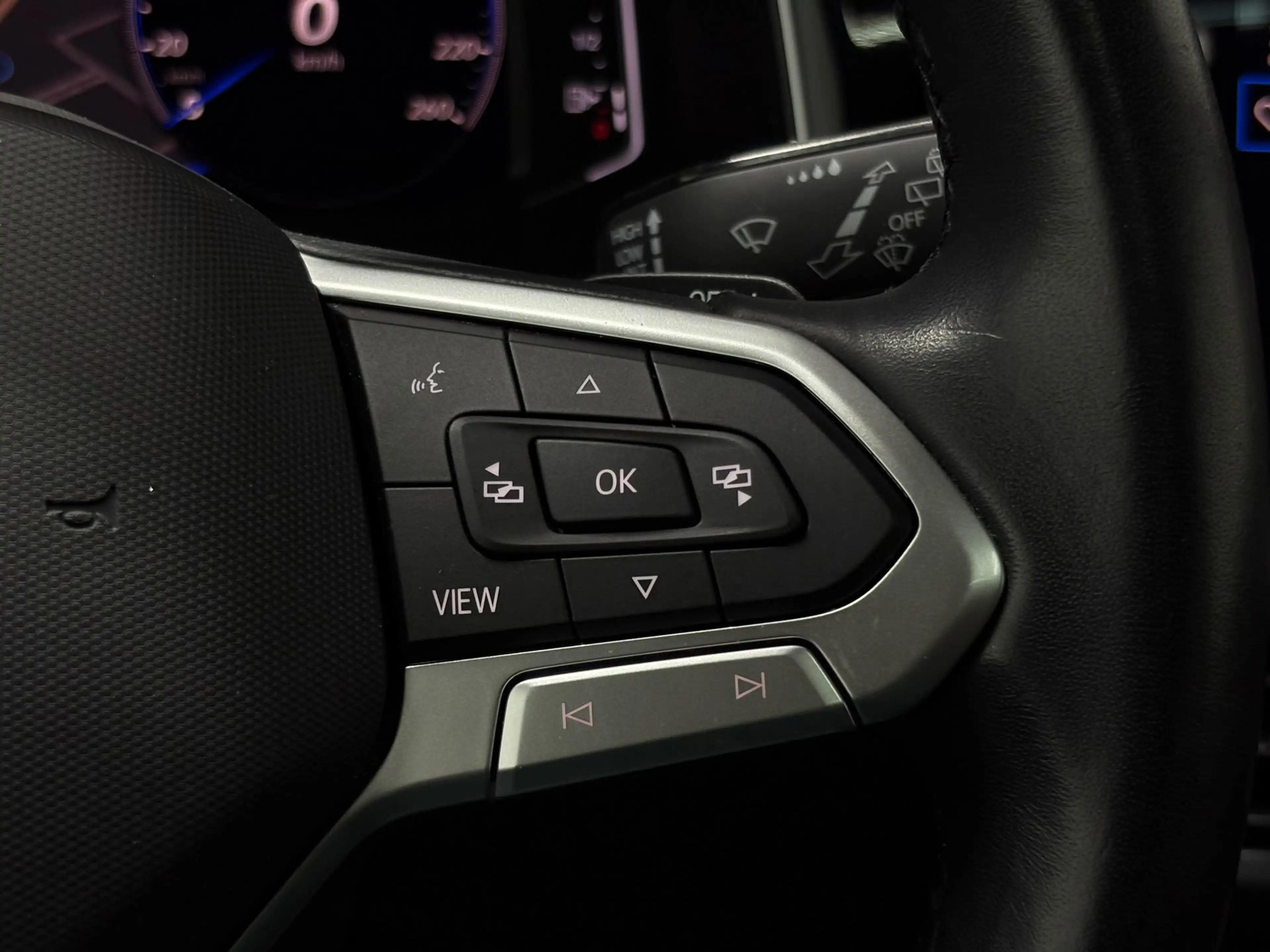 Volkswagen Taigo 1.0 TSI R-Line Pano Keyless Trekhaak Camera Full O — photo 15