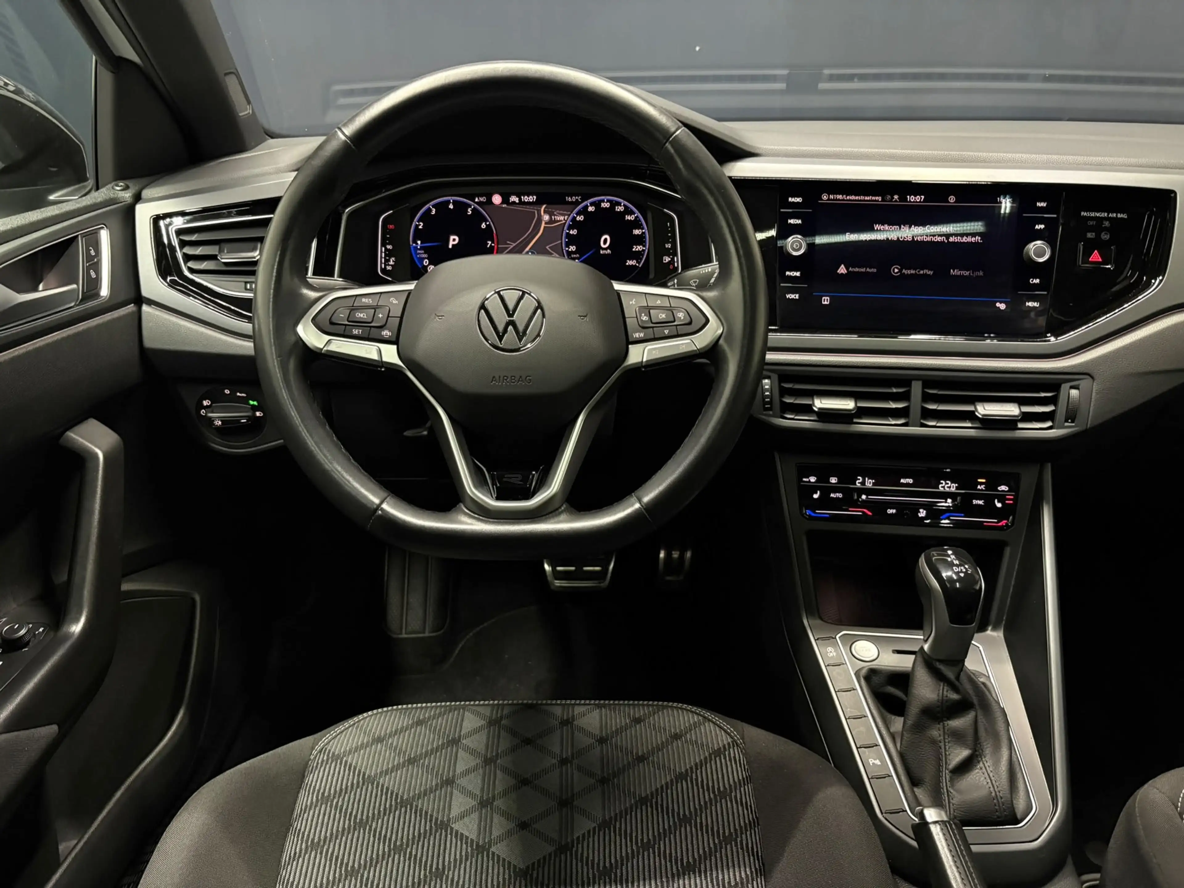 Volkswagen Taigo 1.0 TSI R-Line Pano Keyless Trekhaak Camera Full O — photo 9
