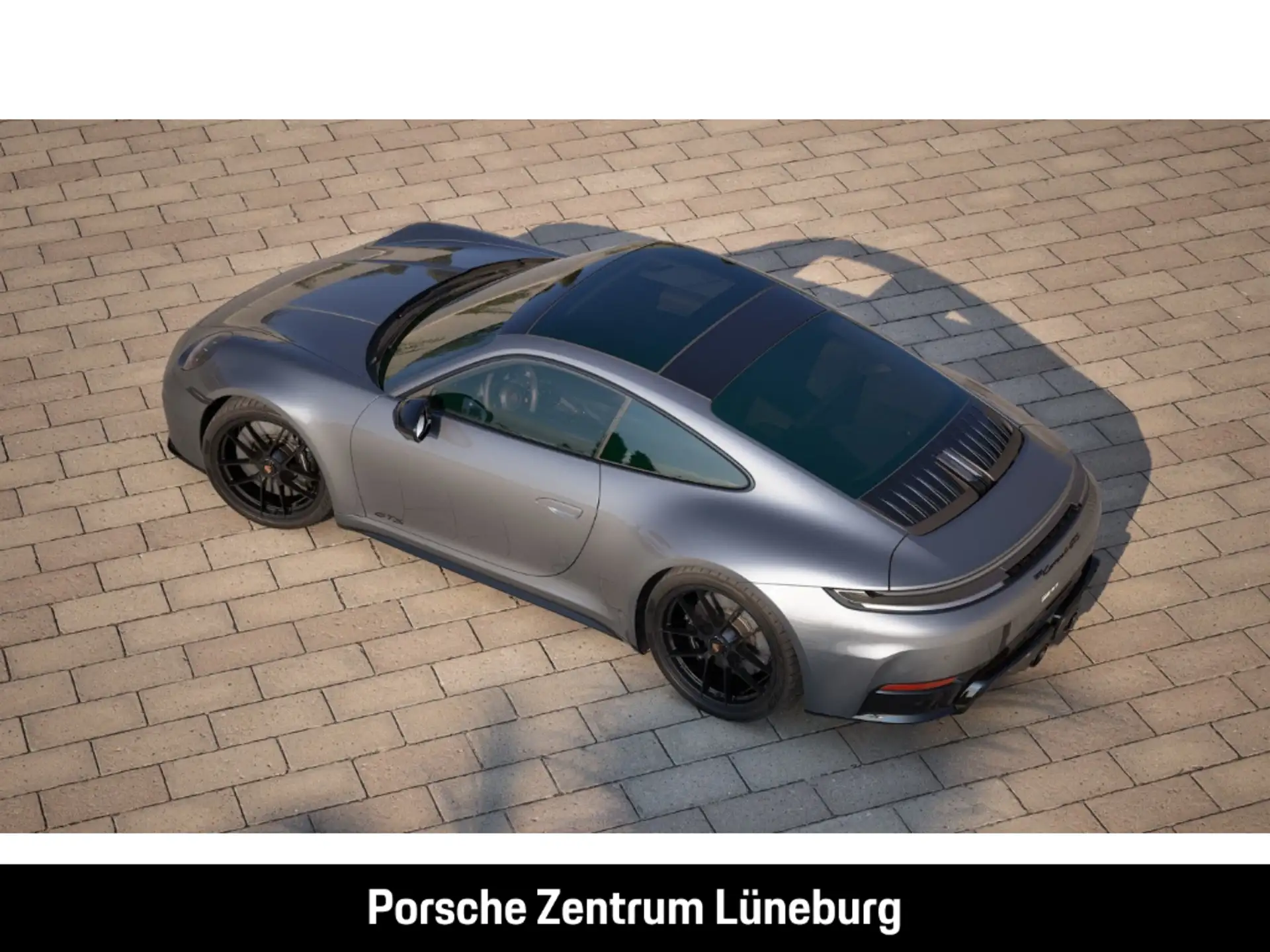 포르쉐 911 Carrera 4 GTS Coupe 2026 회색 사진 4