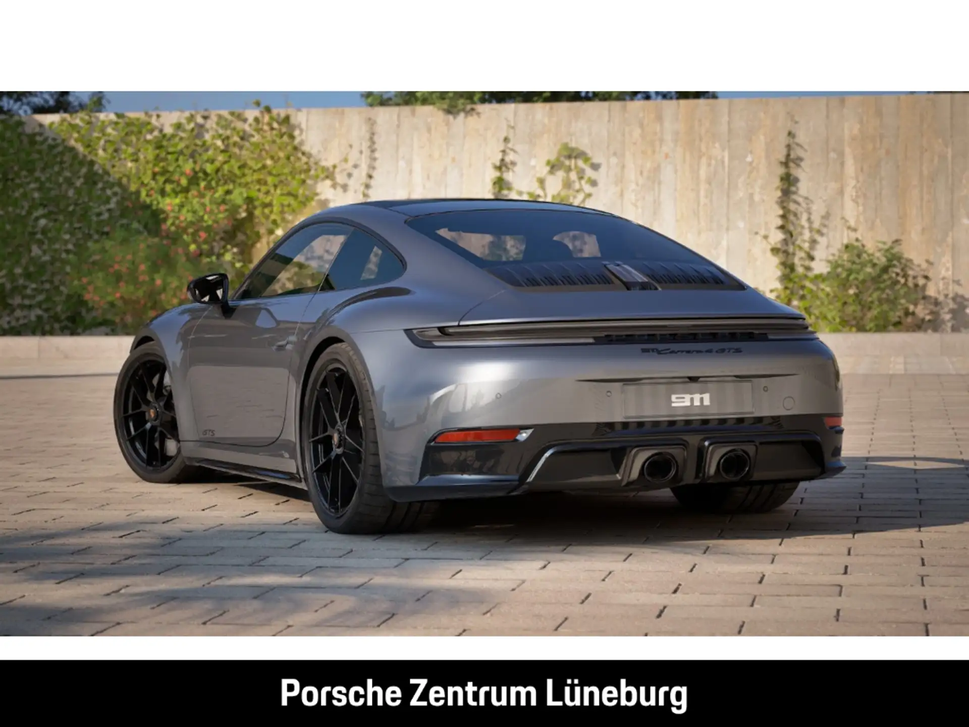 포르쉐 911 Carrera 4 GTS Coupe 2026 회색 사진 3