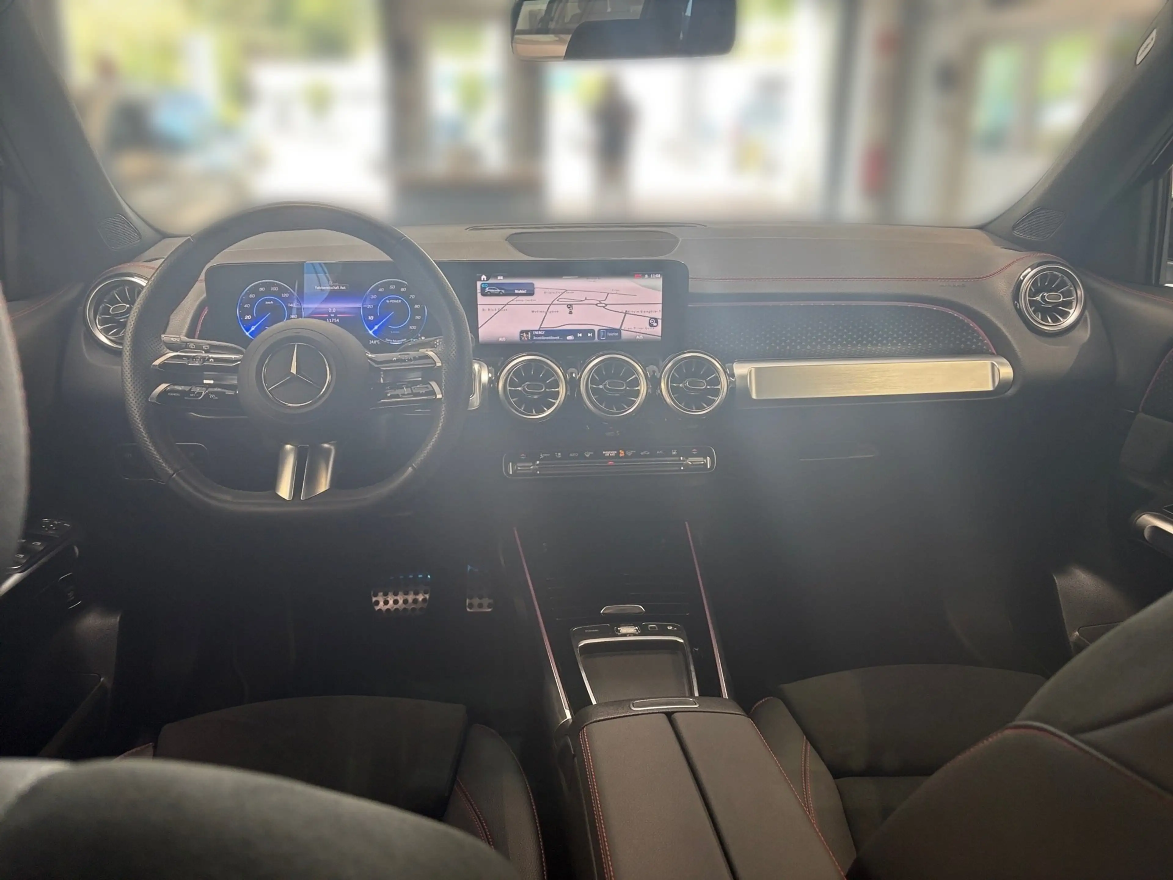 Mercedes-Benz EQB 300 4M AMG LINE THERMOTRONIC 360 GRAD KAM — photo 15