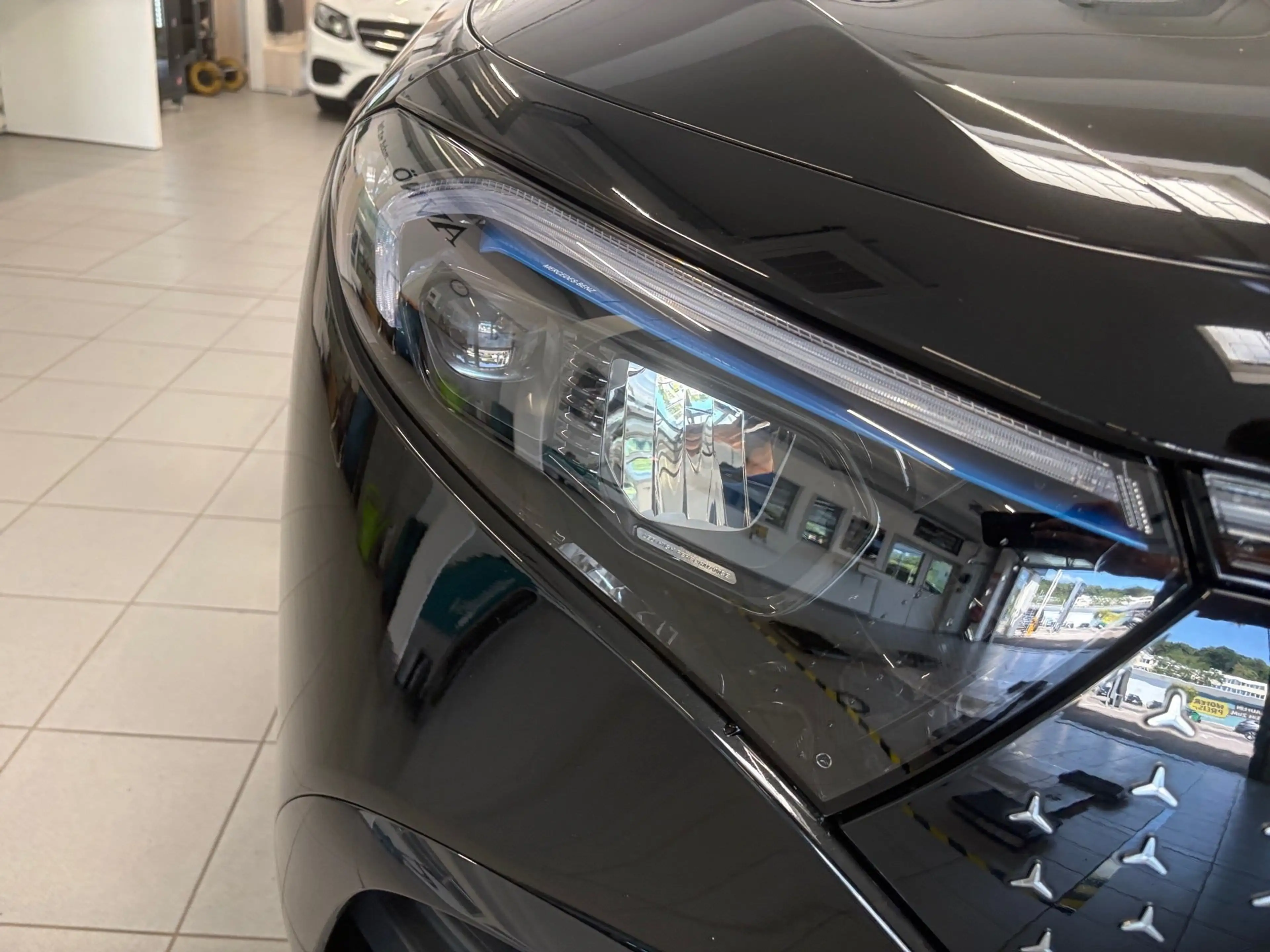 Mercedes-Benz EQB 300 4M AMG LINE THERMOTRONIC 360 GRAD KAM — photo 9
