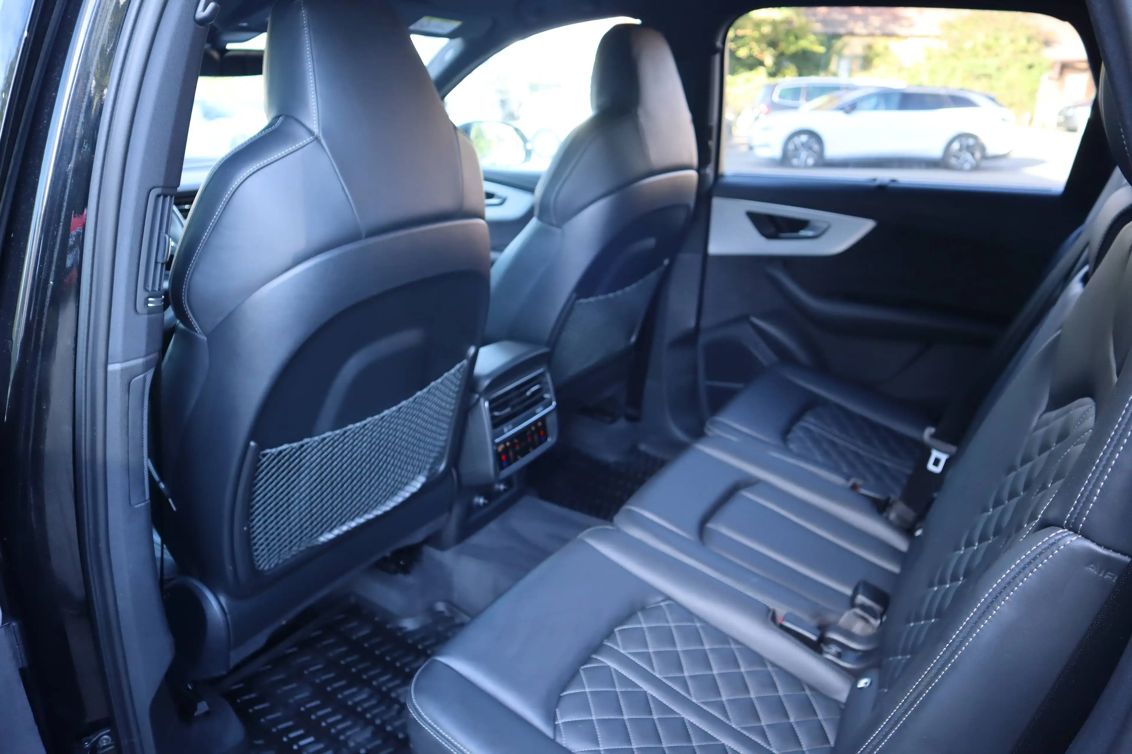 Audi Q7 50 TDI quattro S line — photo 8