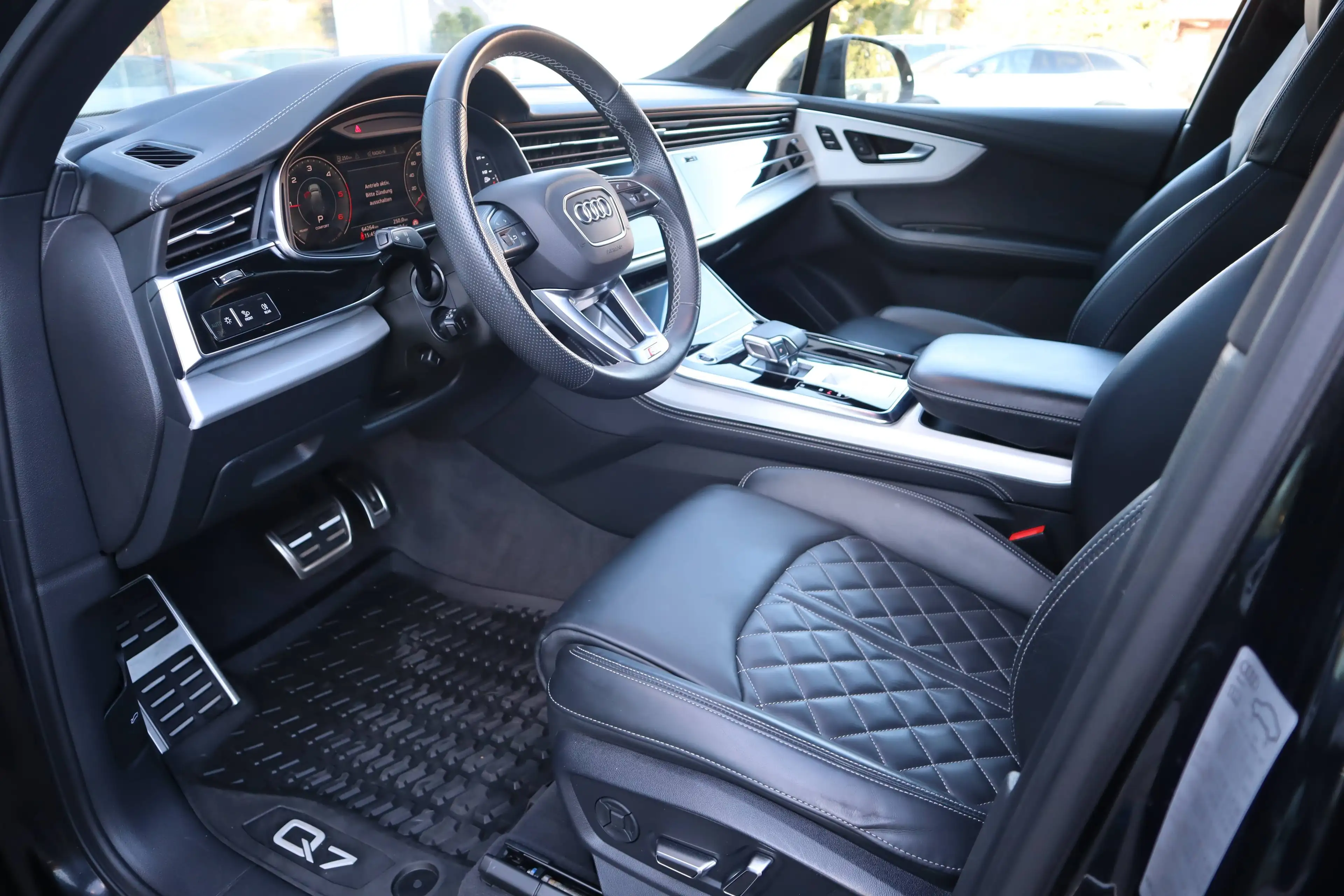 Audi Q7 50 TDI quattro S line — photo 11