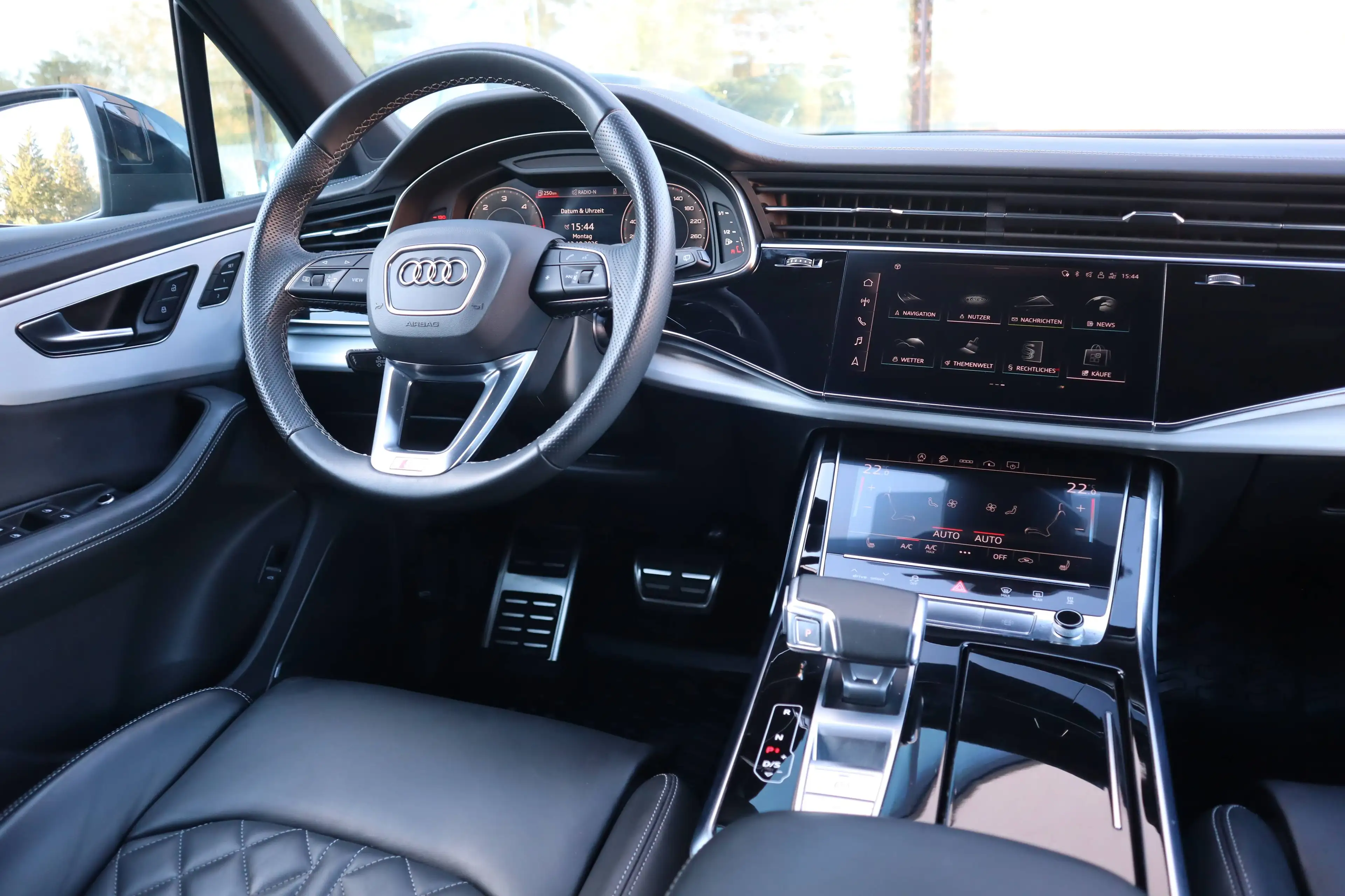 Audi Q7 50 TDI quattro S line — photo 13