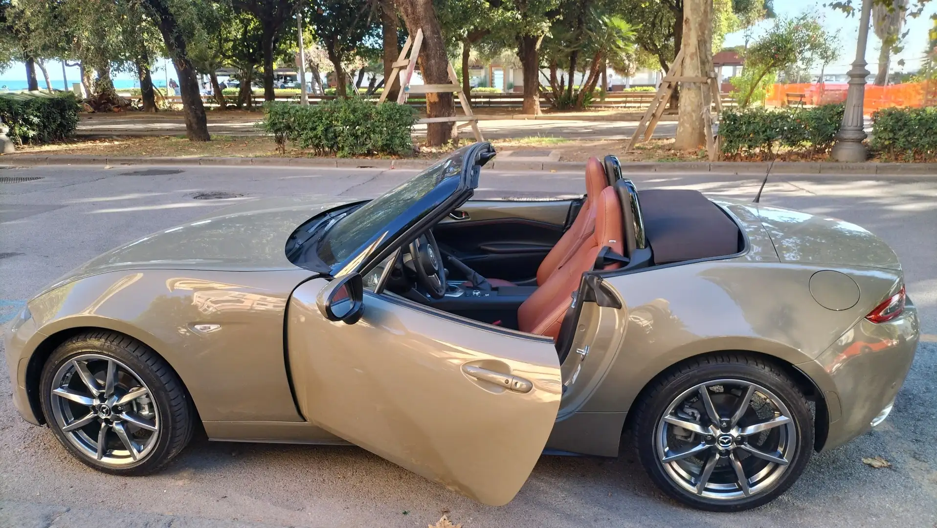 Mazda MX-5 2.0 Kazari - 2