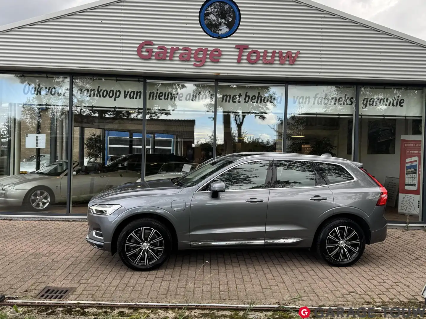 Volvo XC60 2.0 T8 Twin Engine AWD Inscription Pano HUD Trekh Grijs - 2