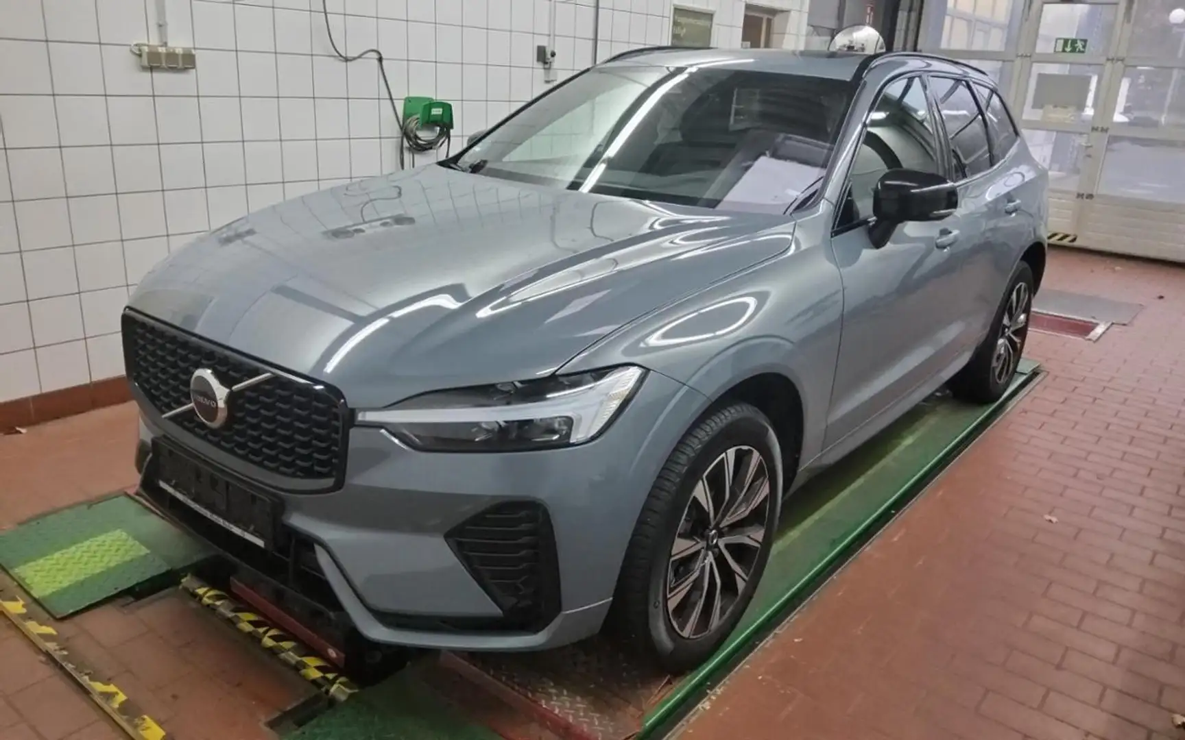 Volvo XC60 B4  PLUS DARK FAP+PANO+WINTERPAK+MEMORY+LM+ Gris - 2