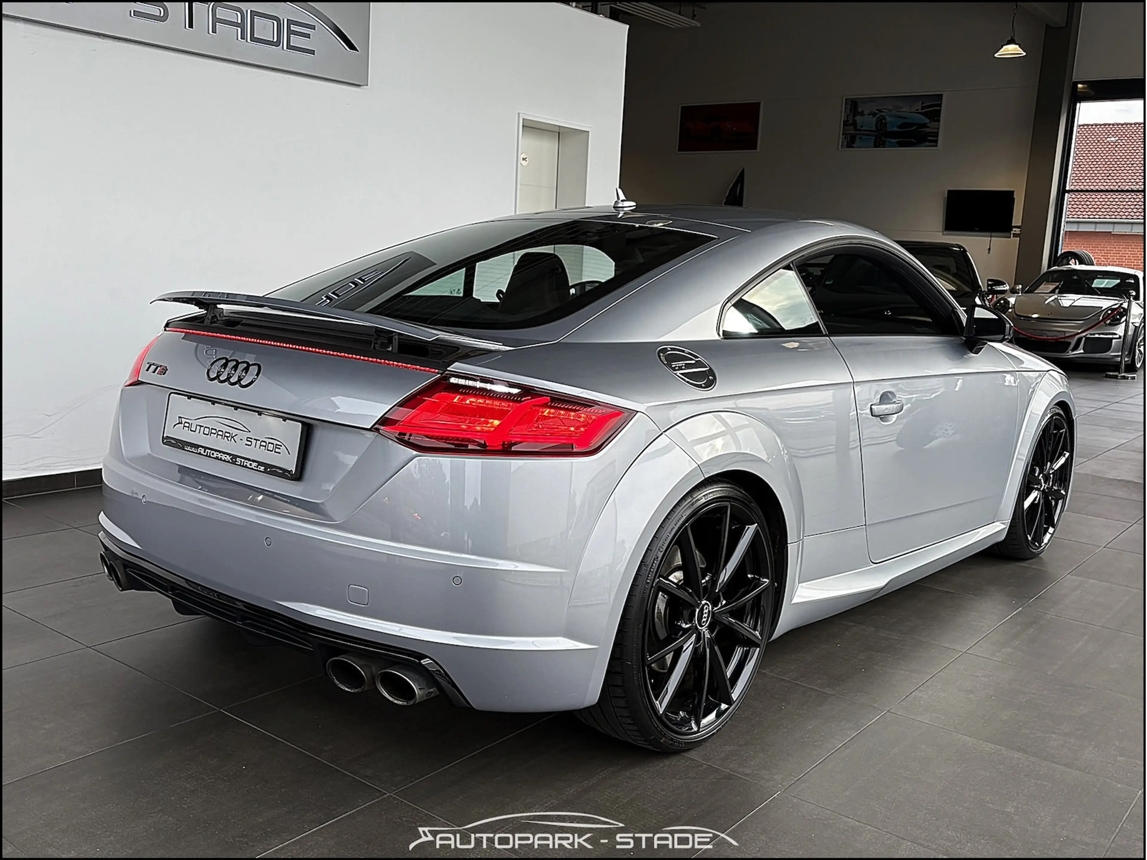 Audi TTS Coupe 2.0 TFSI quattro — photo 8