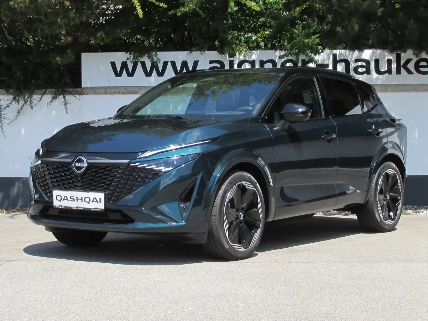 Nissan Qashqai 1,3 DIG-T MHEV 4x4 N-Design+ Xtronic Grün - 1