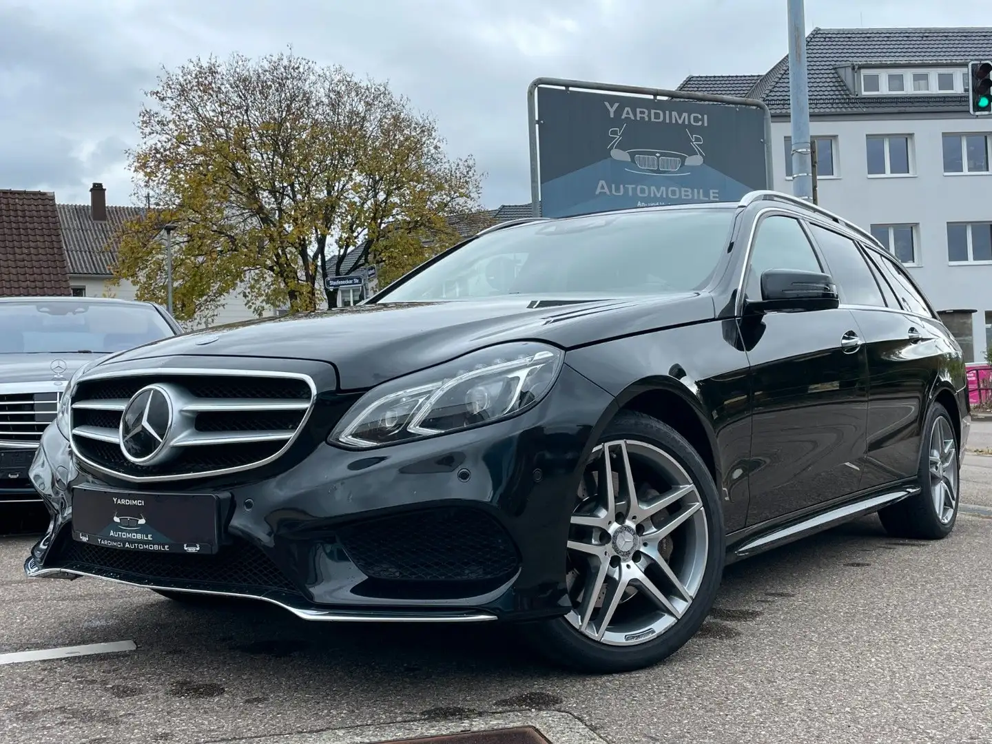 Mercedes-Benz E 400 T 4-Matic AMG*DSTR+*STANDHZG*FOND*AHK*ILS* Schwarz - 1