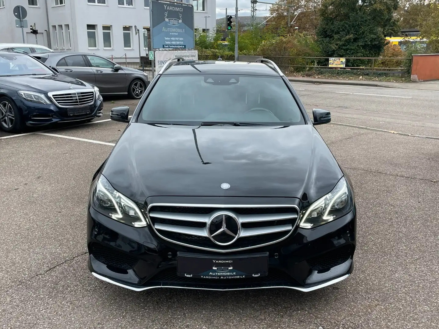 Mercedes-Benz E 400 T 4-Matic AMG*DSTR+*STANDHZG*FOND*AHK*ILS* Schwarz - 2