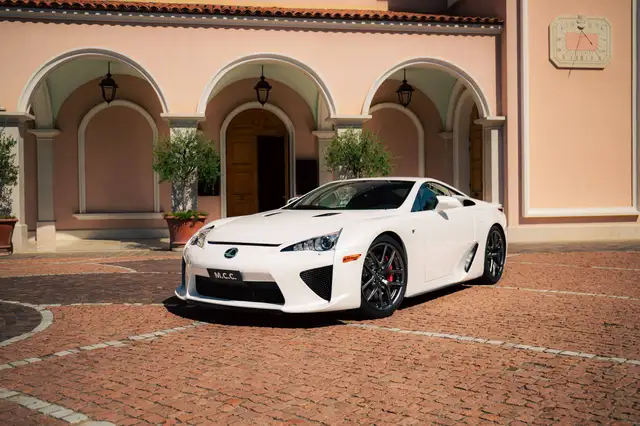 Lexus LFA Pearl White - 1 of 500 - 2 owners since new