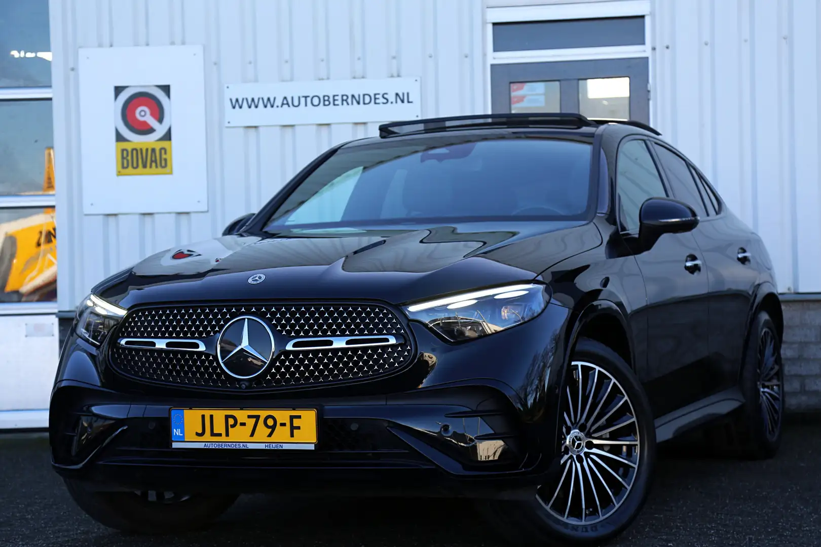 Mercedes-Benz GLC 300 Coupé 300e 4MATIC AMG Line*BTW*1ste Eig*Perfect On Zwart - 1
