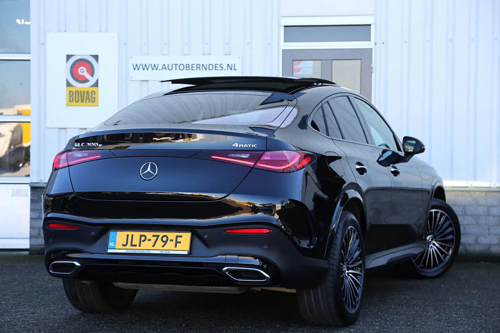 Mercedes-Benz GLC 300 Coupé 300e 4MATIC AMG Line*BTW*1ste Eig*Perfect On Zwart - 2
