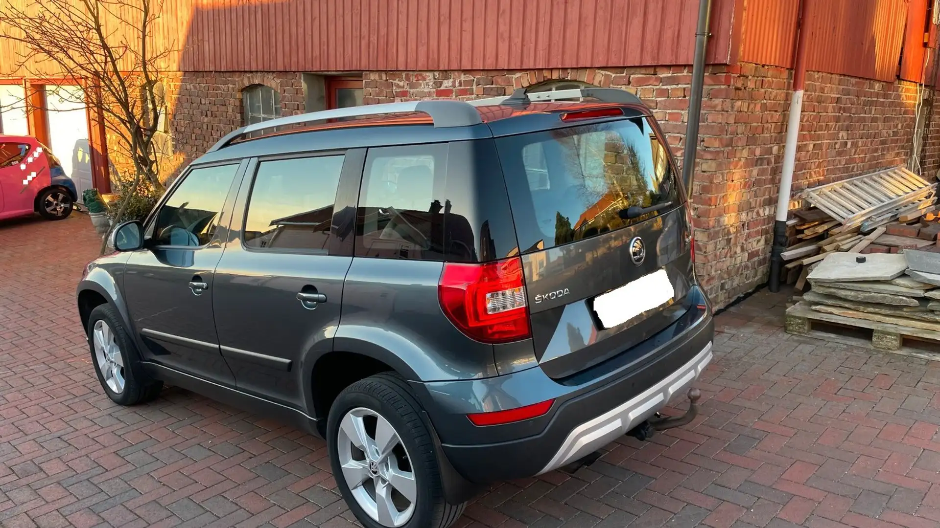 Skoda Yeti Yeti 2.0 CR TDi 4x4 Ambition DSG Gris - 2